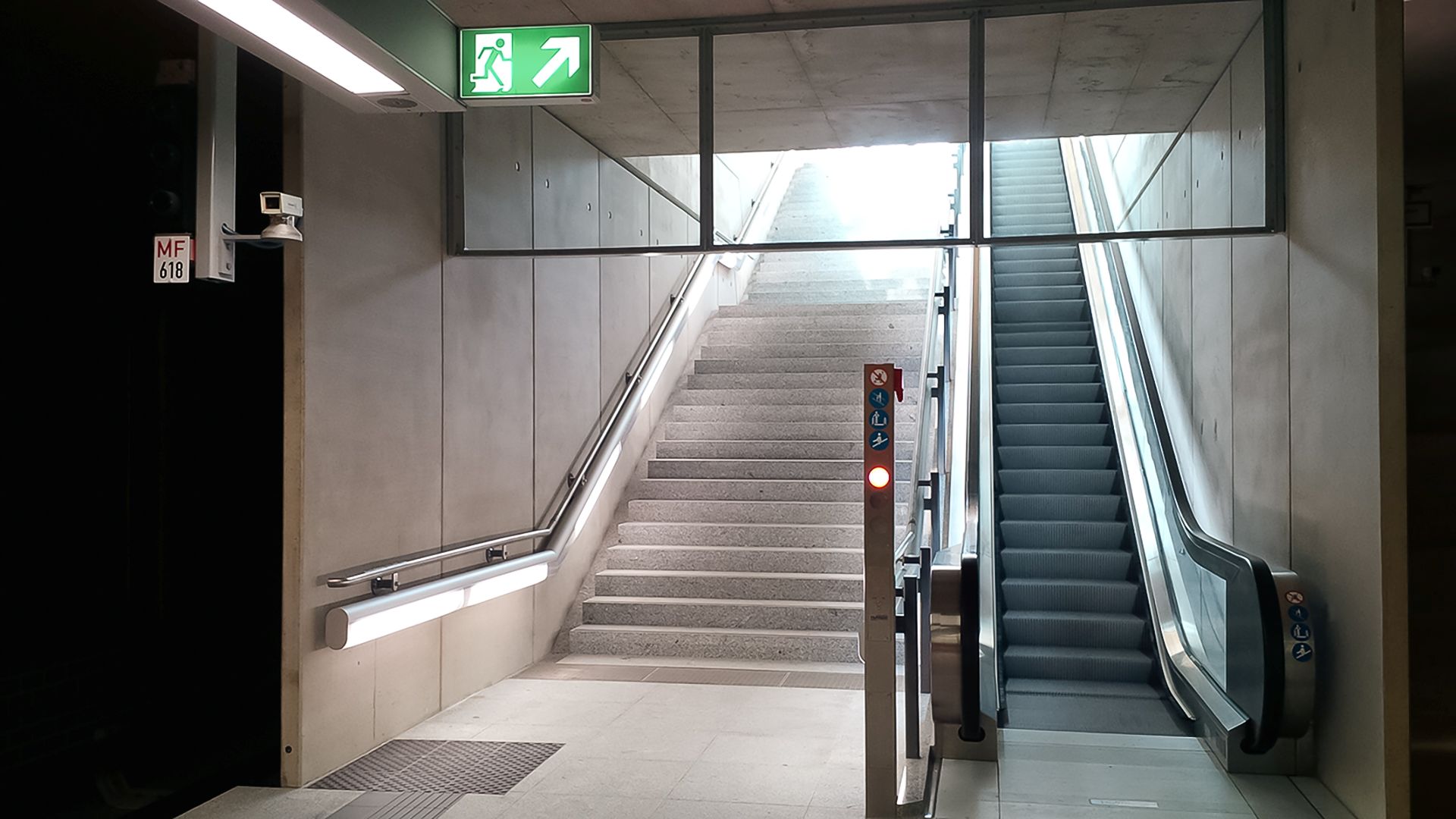 Bahnhofsausstattung_Rauchschuerze_1920x1080
